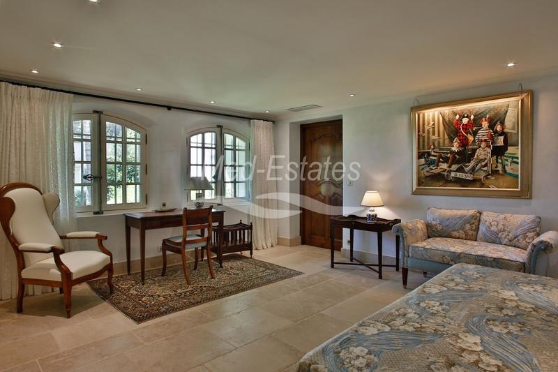 Demeure - 863 m² - 12 pièces