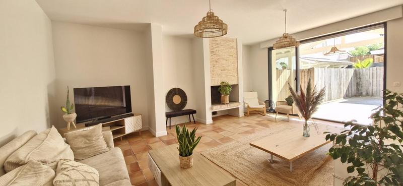 Maison - 241 m² - 8 pièces