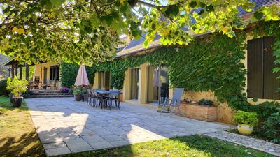 Maison - 305 m² - 10 pièces