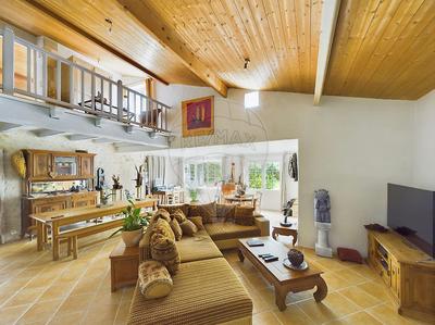 Maison - 180 m² - 12 pièces