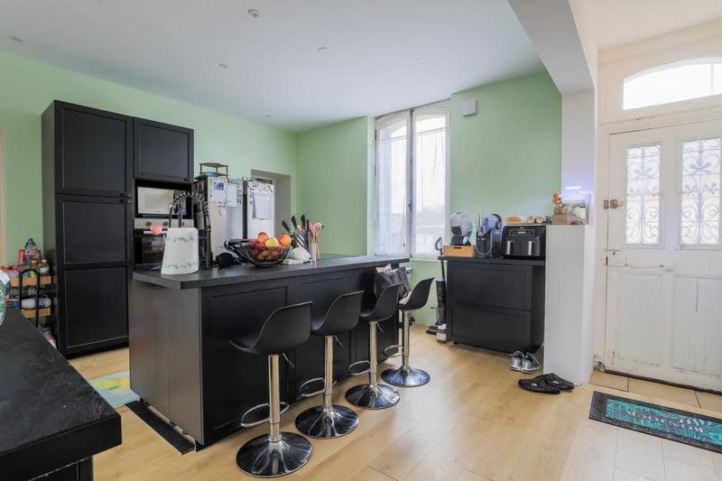 Maison - 225 m² - 11 pièces