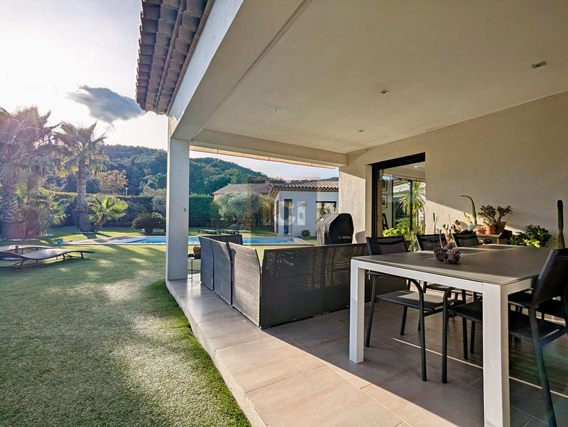 Villa - 164 m² - 5 pièces