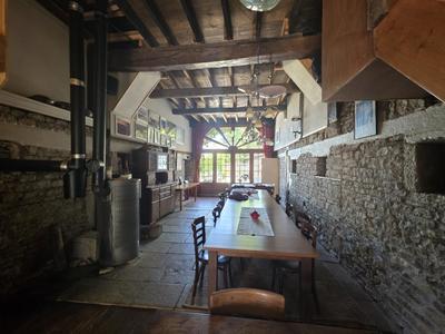 Demeure - 566 m² - 13 pièces