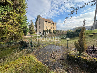 Maison - 256 m² - 6 pièces