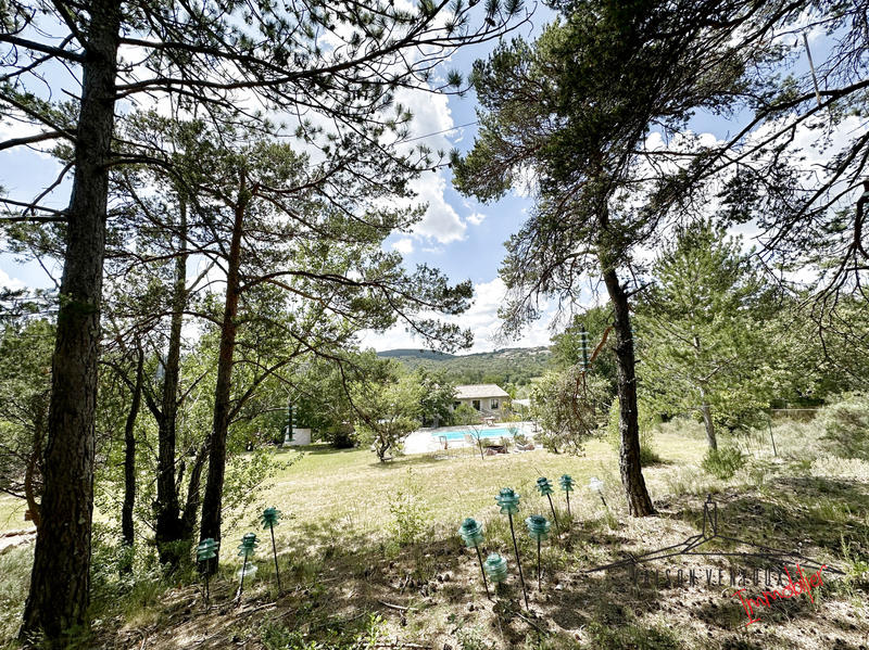 Propriété - 280 m² - 11 pièces