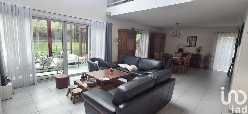 Maison - 207 m² - 8 pièces