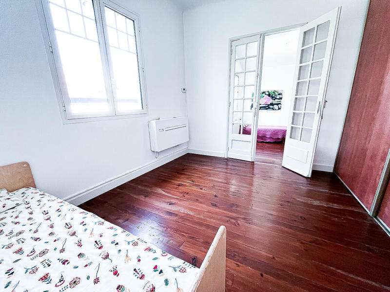 Maison - 225 m² - 9 pièces