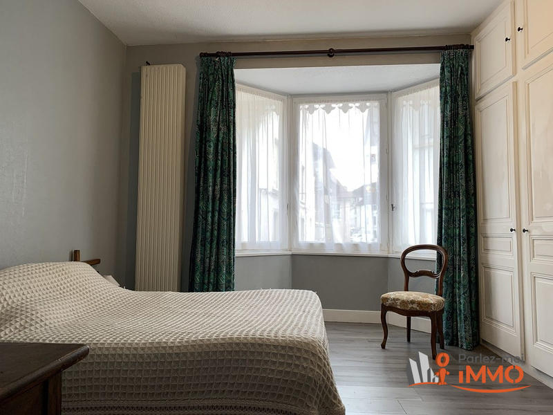 Maison - 285 m² - 10 pièces