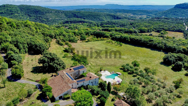 Maison - 250 m² - 12 pièces