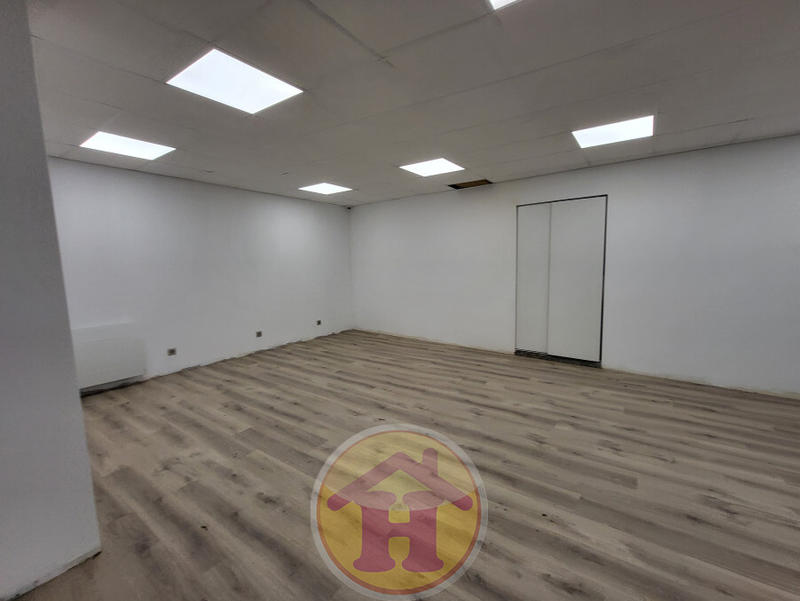 Local commercial - 82 m² - 2 pièces