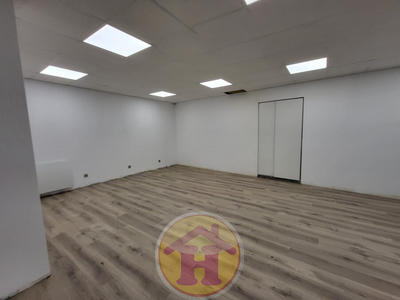 Local commercial - 82 m² - 2 pièces