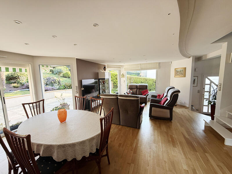 Maison - 160 m² - 5 pièces