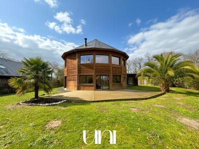 Maison - 200 m² - 7 pièces