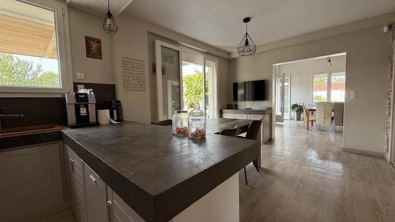 Demeure - 307 m² - 10 pièces