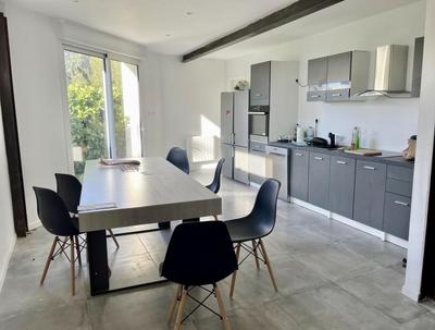 Immeuble - 140 m² - 8 pièces