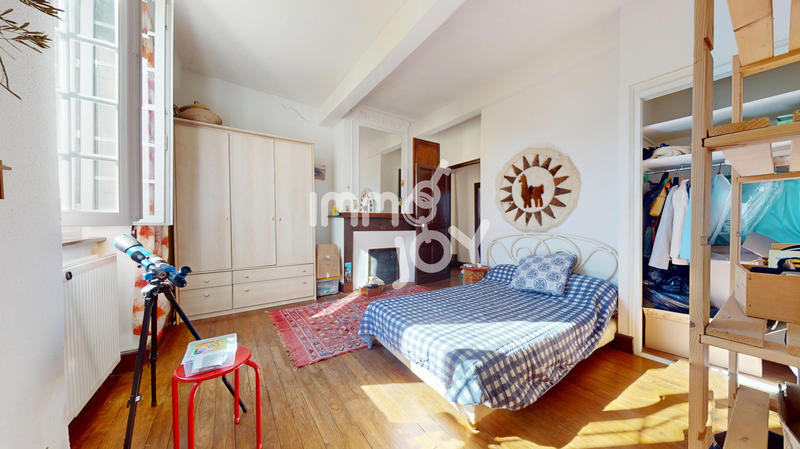 Maison - 210 m² - 9 pièces