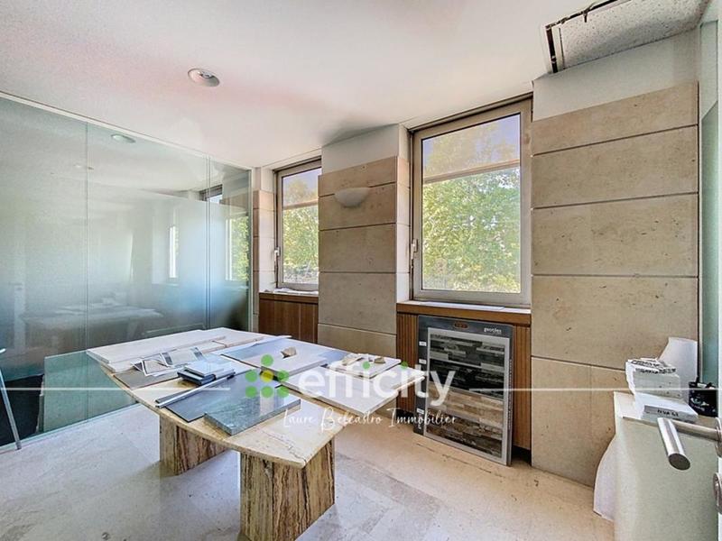 Local d'activité / Entrepôt - 670 m² - 25 pièces