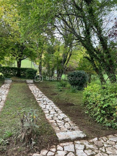 Maison - 276 m² - 8 pièces