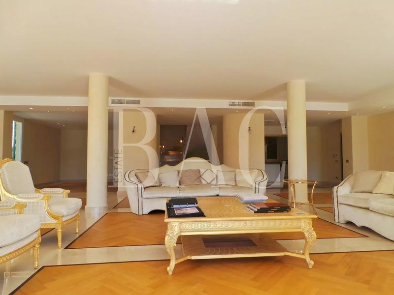 Villa - 760 m² - 16 pièces