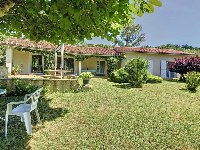 Maison traditionnelle - 156 m² - 5 pièces