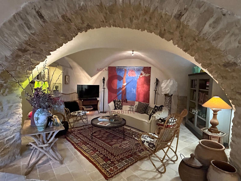 Maison - 285 m² - 9 pièces