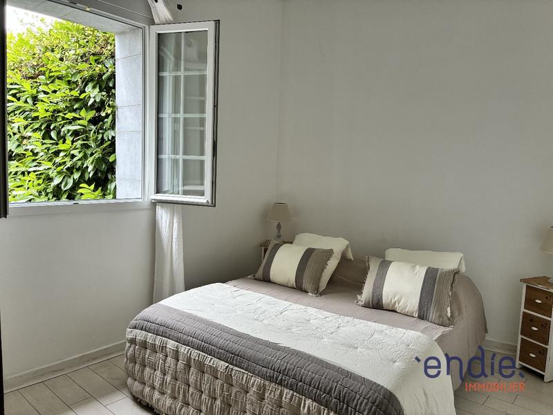 Maison - 230 m² - 8 pièces