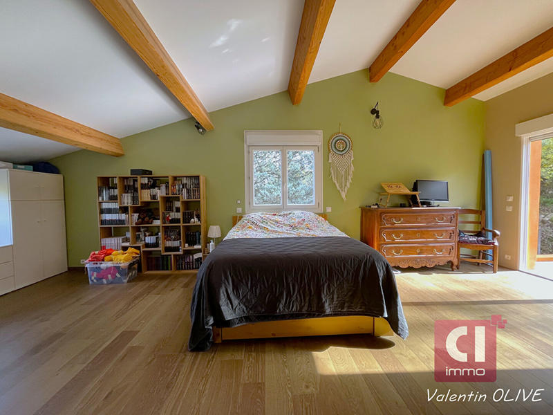 Maison - 185 m² - 8 pièces