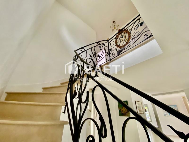 Maison - 208 m² - 6 pièces