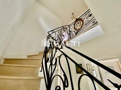 Maison - 208 m² - 6 pièces