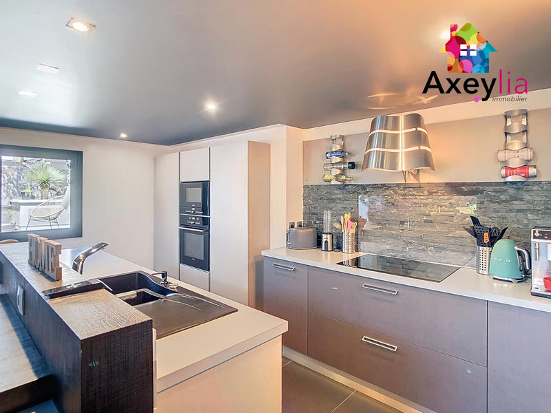 Loft - 171 m² - 8 pièces