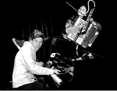 Spectacle inclassable ! (Chanson déjantée et piano acrobatique)