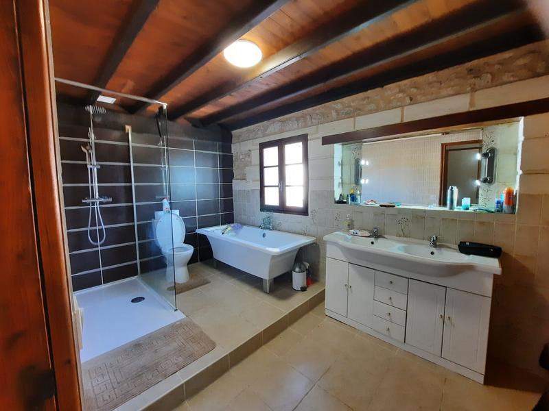 Maison traditionnelle - 271 m² - 12 pièces