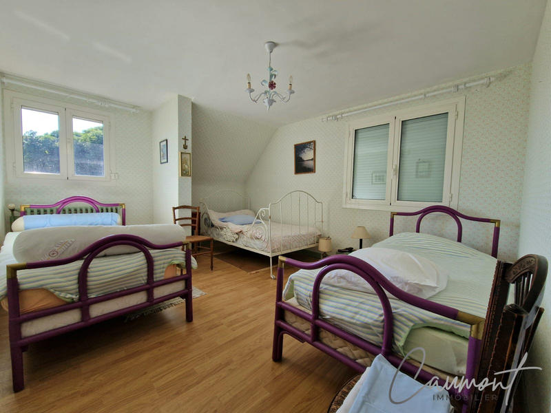 Maison - 262 m² - 9 pièces