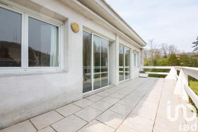 Maison - 241 m² - 6 pièces