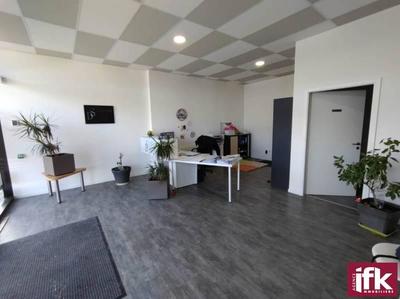 Local commercial - 150 m² - 7 pièces