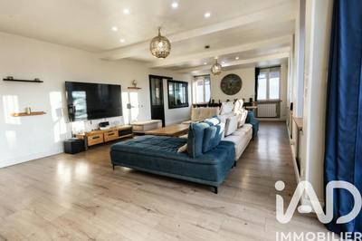 Maison - 210 m² - 9 pièces