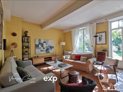 Maison - 198 m² - 7 pièces