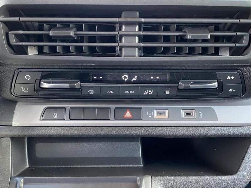 Peugeot Expert III Taille m 2.2 Diesel 180 s&amp;S Eat8