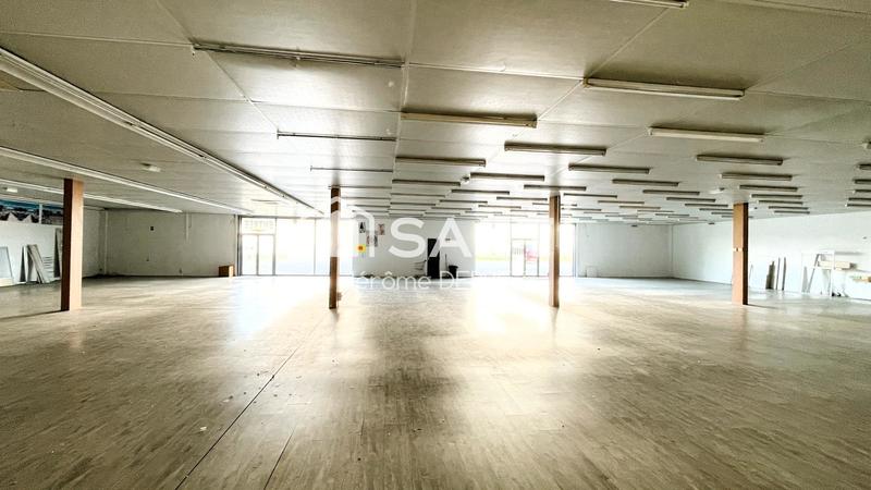 Local commercial - 657 m² - 1 pièce