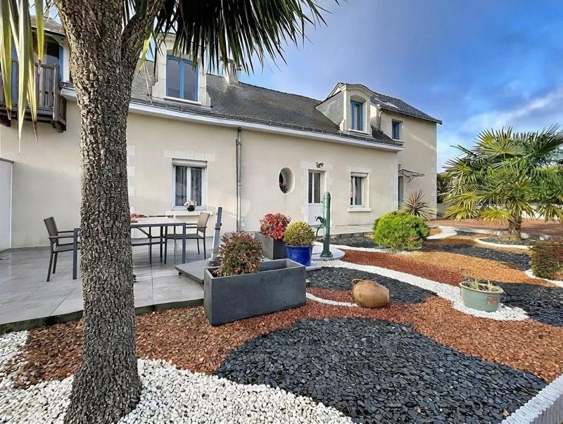 Maison traditionnelle - 233 m² - 9 pièces