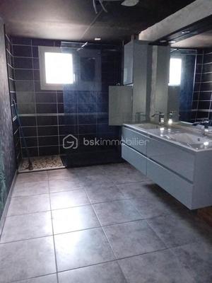 Propriété - 110 m² - 4 pièces