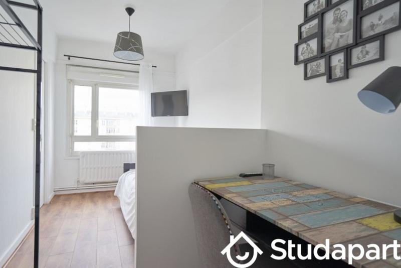 Chambre - 12 m² - 1 pièce