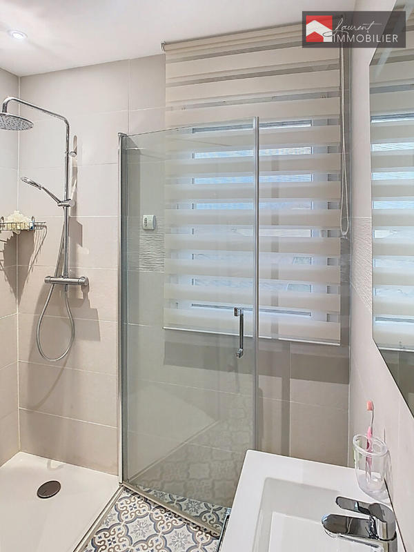 Maison - 201 m² - 6 pièces