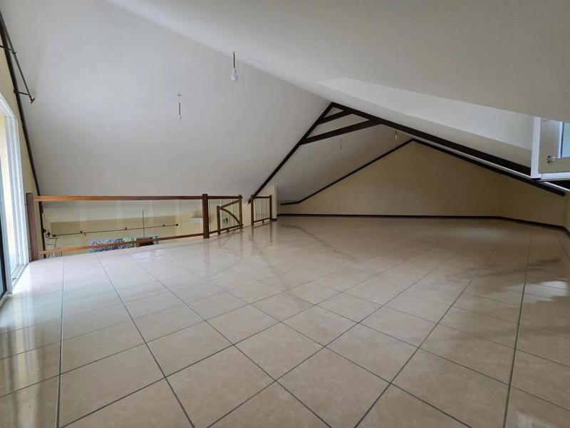 Maison - 206 m² - 4 pièces