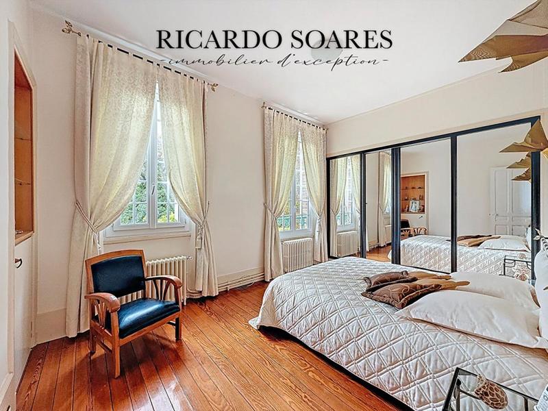 Demeure - 219 m² - 10 pièces