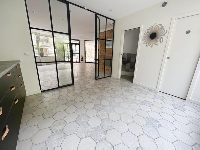 Local commercial - 49 m² - 2 pièces