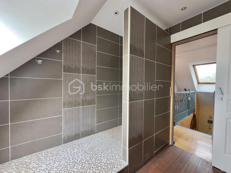 Maison - 143 m² - 7 pièces