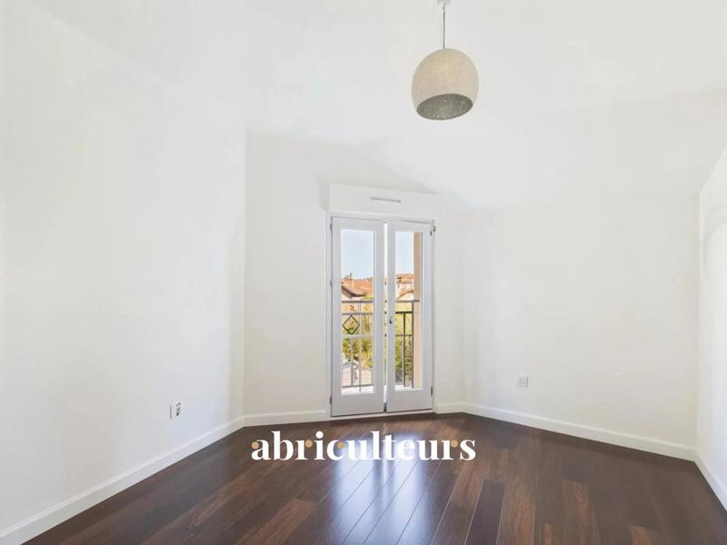 Appartement ancien - 90 m² - 5 pièces