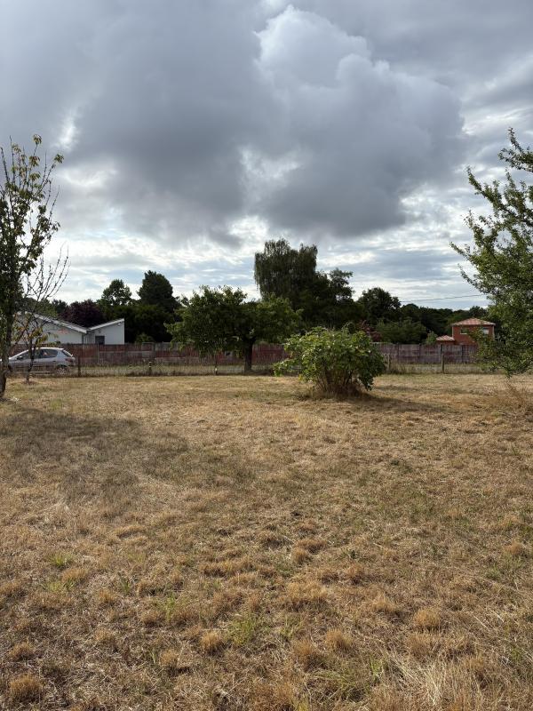 Terrain constructible - 1 661 m²