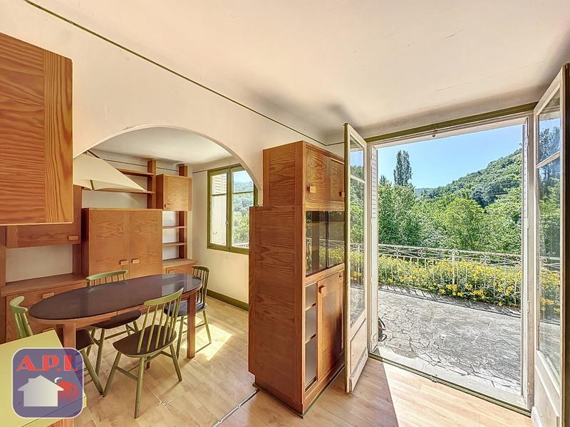 Maison - 230 m² - 6 pièces